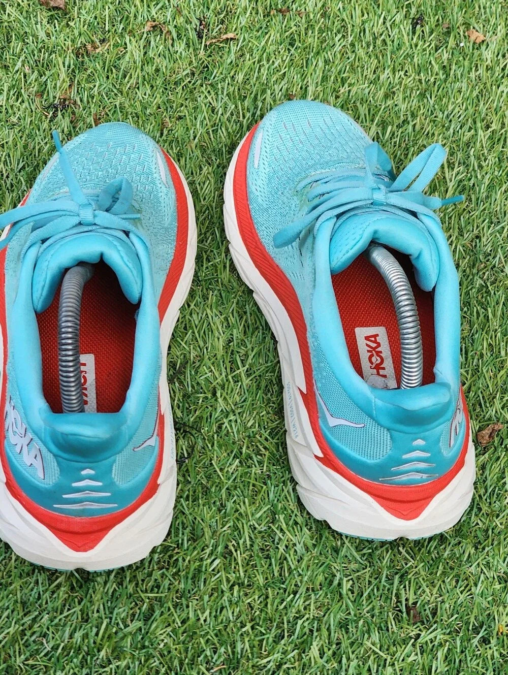 HOKA CLIFTON 8 - Womens Sneakers - SIZE 7B